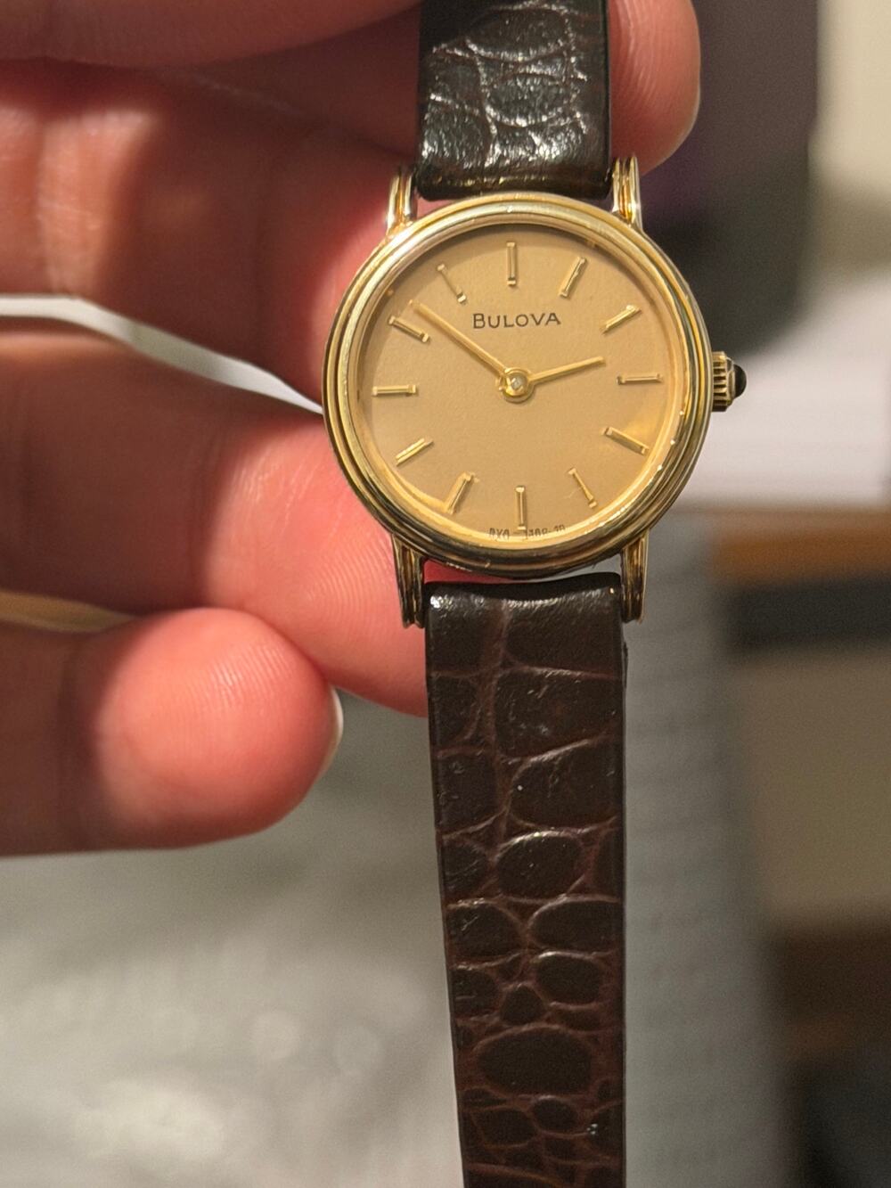 Bulova 17 Jewels Mechanical Hand Wind Watch Gold Tone Champagne Dial Leather bnd
